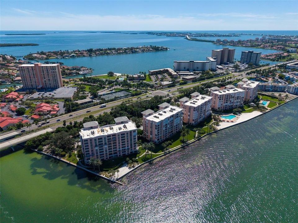 En Venta: $929,000 (2 camas, 2 baños, 1833 Pies cuadrados)