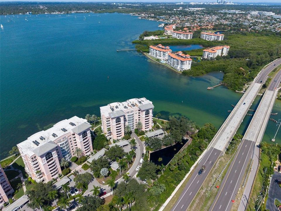 En Venta: $929,000 (2 camas, 2 baños, 1833 Pies cuadrados)