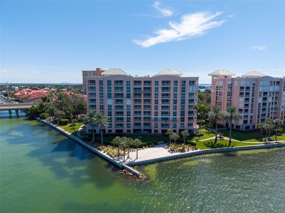 En Venta: $929,000 (2 camas, 2 baños, 1833 Pies cuadrados)