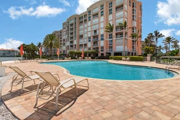 En Venta: $929,000 (2 camas, 2 baños, 1833 Pies cuadrados)