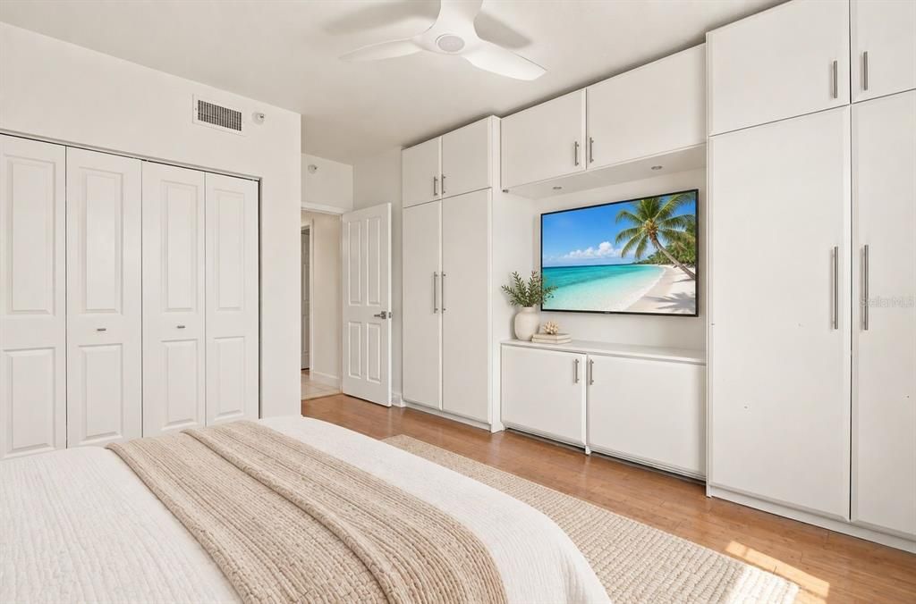 En Venta: $929,000 (2 camas, 2 baños, 1833 Pies cuadrados)