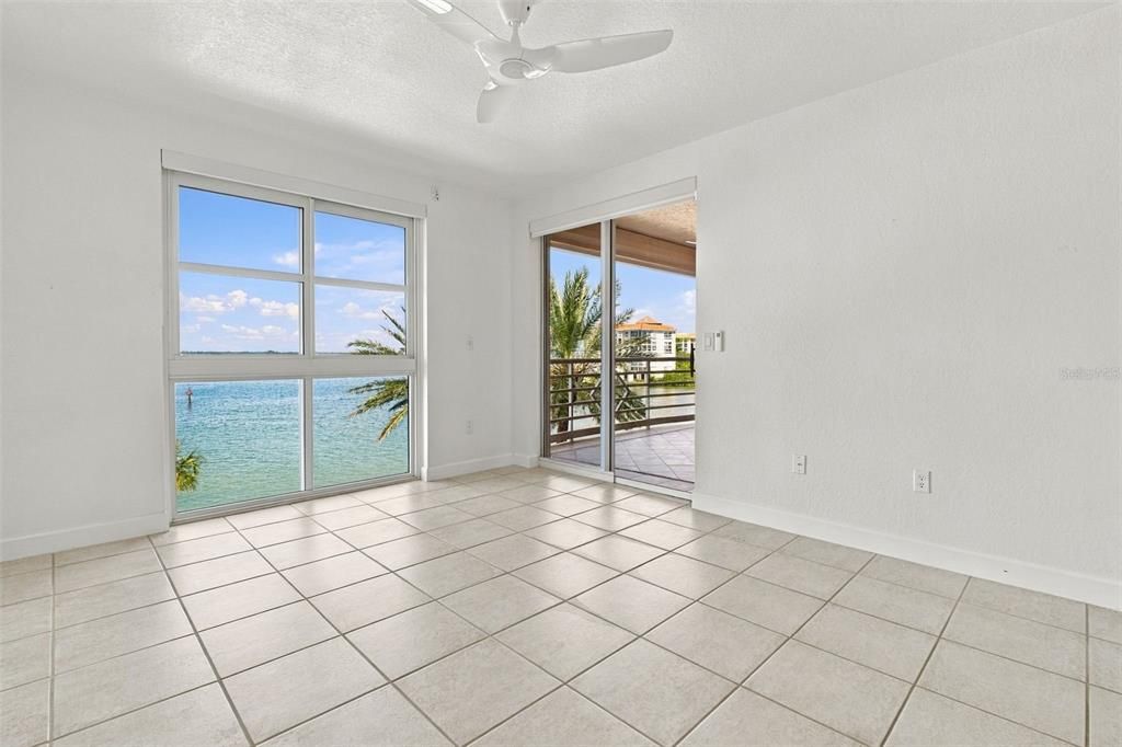 En Venta: $929,000 (2 camas, 2 baños, 1833 Pies cuadrados)