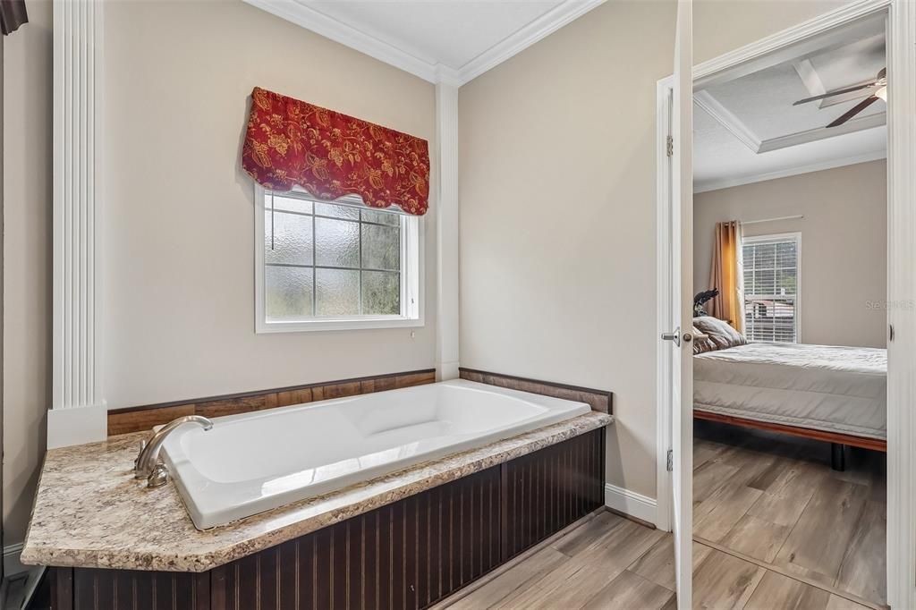 En Venta: $379,000 (4 camas, 2 baños, 2310 Pies cuadrados)