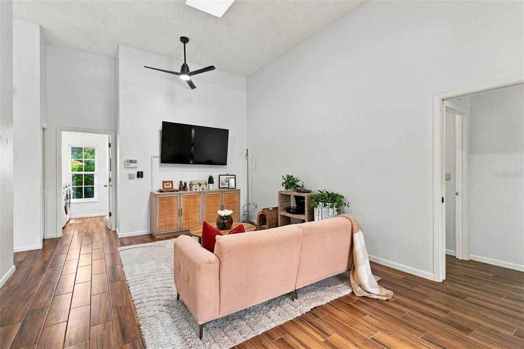 : $575,000 (3 camas, 2 baños, 2119 Pies cuadrados)