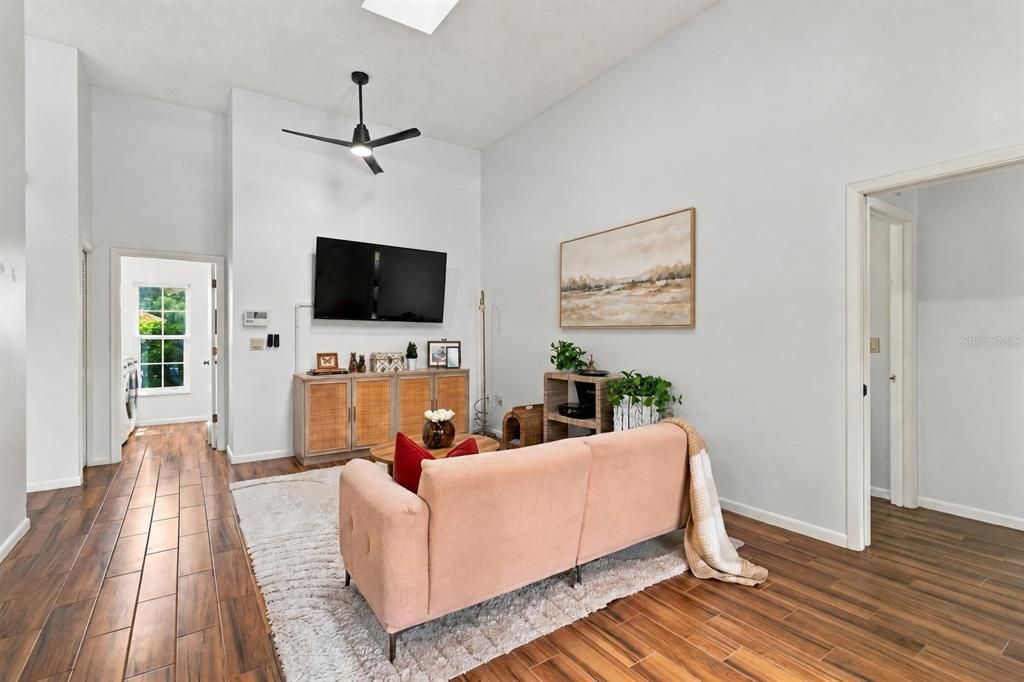 : $575,000 (3 camas, 2 baños, 2119 Pies cuadrados)