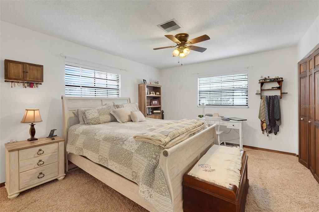For Sale: $565,000 (3 beds, 2 baths, 1697 Square Feet)