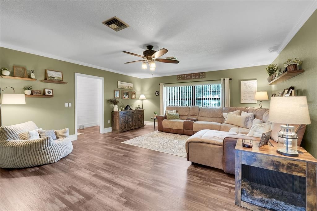 For Sale: $565,000 (3 beds, 2 baths, 1697 Square Feet)