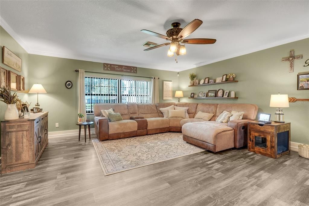 For Sale: $565,000 (3 beds, 2 baths, 1697 Square Feet)