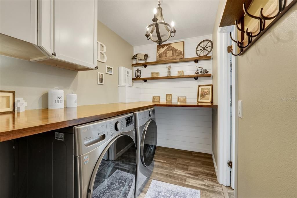 For Sale: $565,000 (3 beds, 2 baths, 1697 Square Feet)