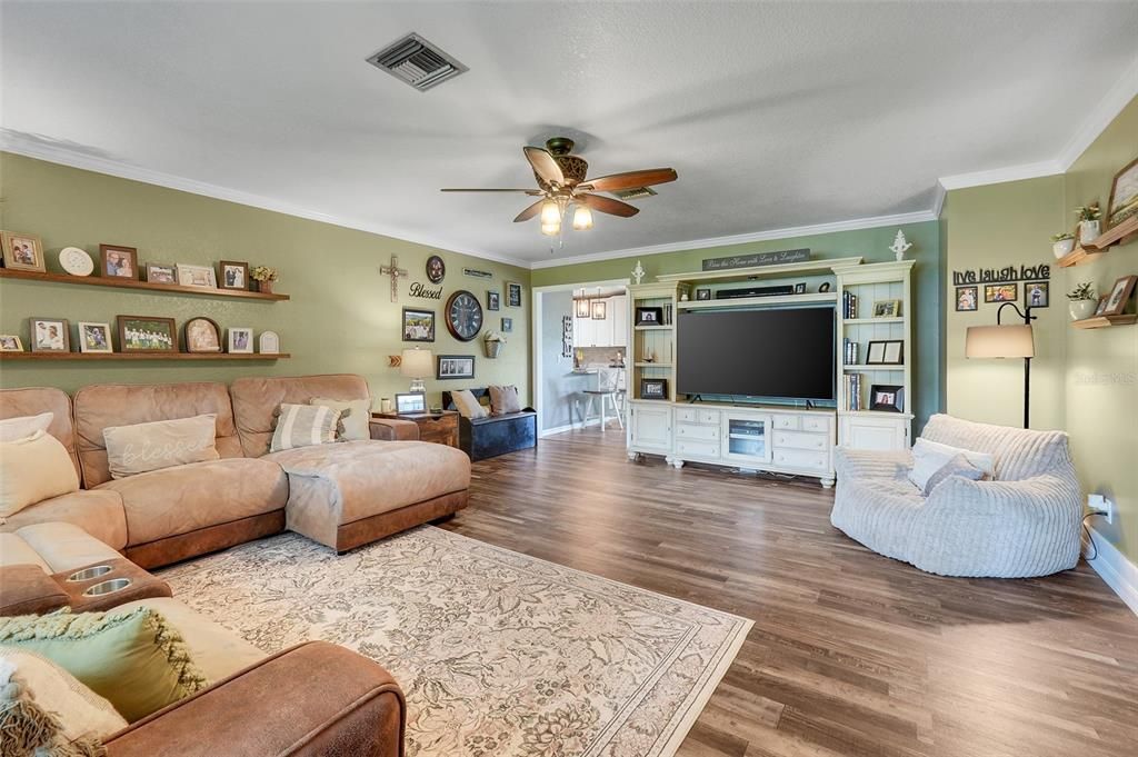 For Sale: $565,000 (3 beds, 2 baths, 1697 Square Feet)