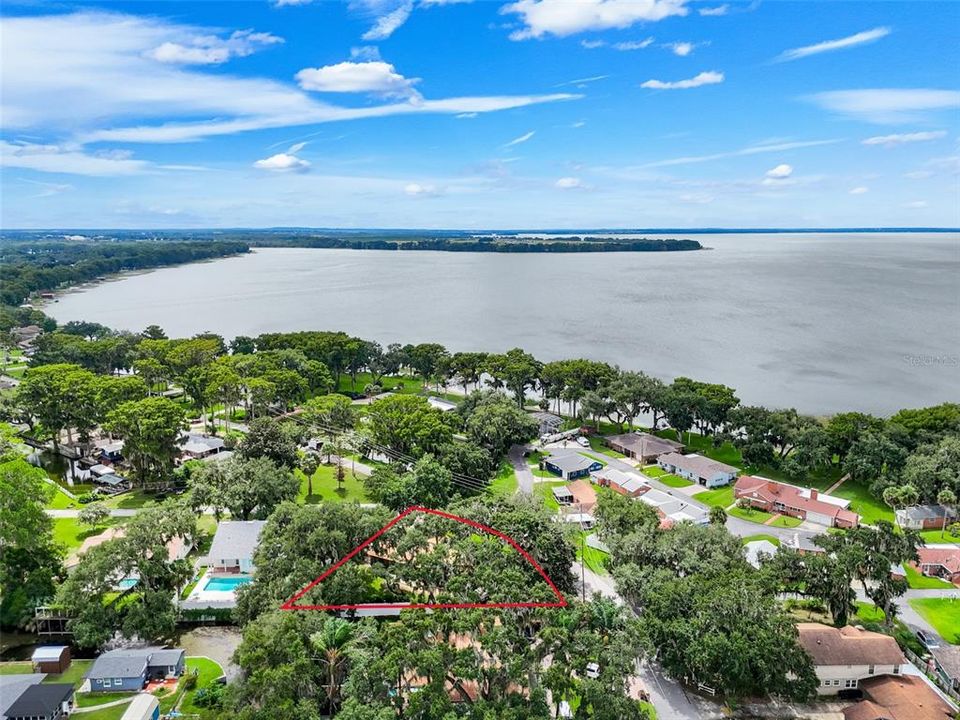 For Sale: $565,000 (3 beds, 2 baths, 1697 Square Feet)