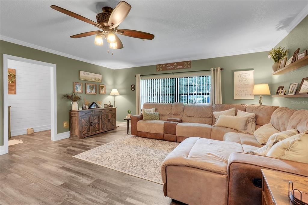 For Sale: $565,000 (3 beds, 2 baths, 1697 Square Feet)