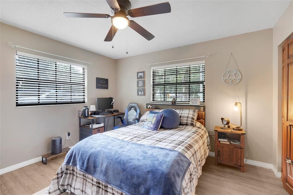 For Sale: $565,000 (3 beds, 2 baths, 1697 Square Feet)