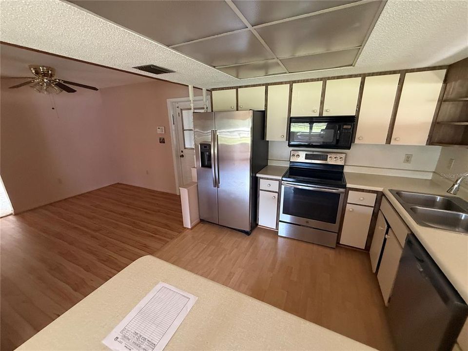 Activo con contrato: $276,000 (3 camas, 2 baños, 1804 Pies cuadrados)