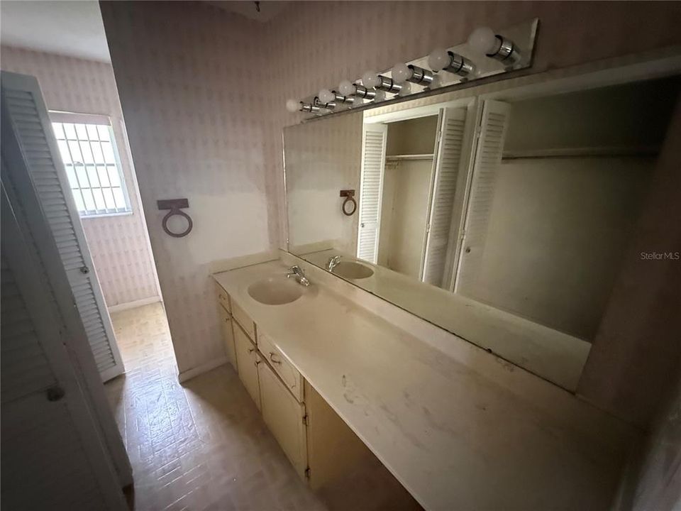 Activo con contrato: $276,000 (3 camas, 2 baños, 1804 Pies cuadrados)
