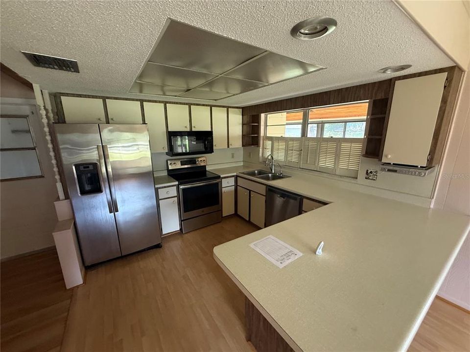 Activo con contrato: $276,000 (3 camas, 2 baños, 1804 Pies cuadrados)