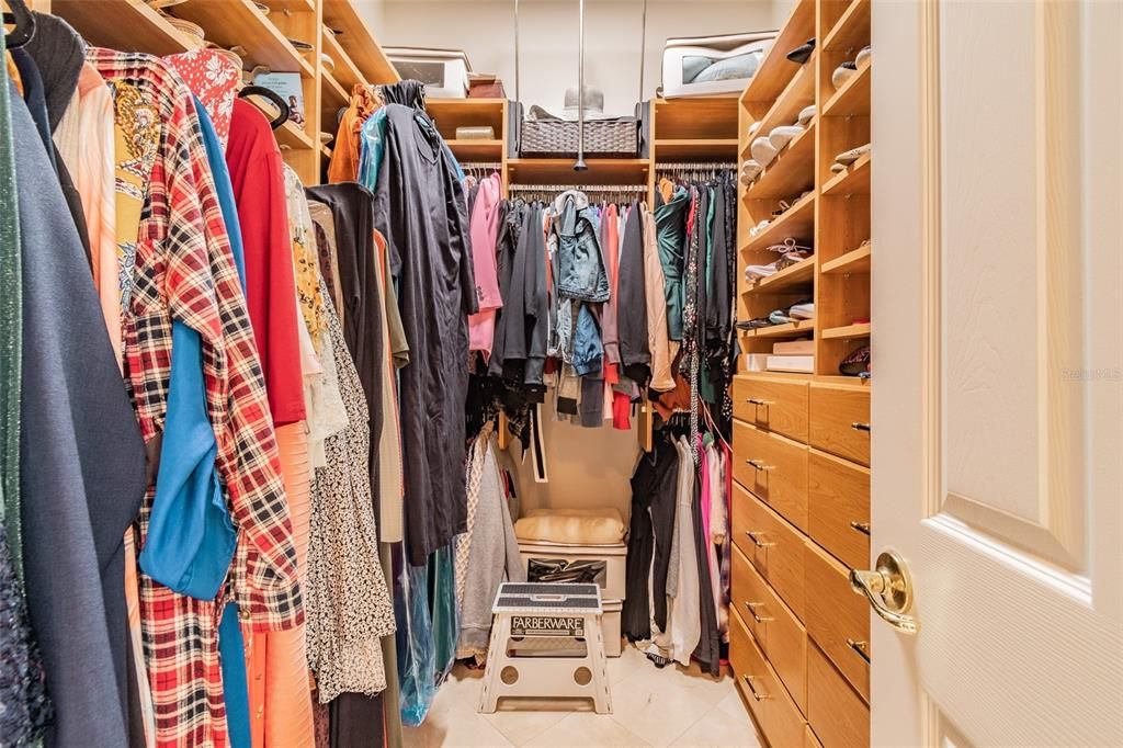 В аренду: $14,000 (6 спален, 7 ванн, 5848 Квадратных фут)