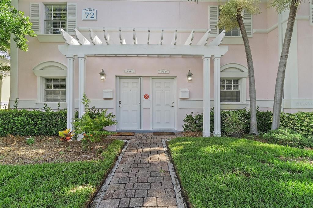 For Rent: $2,500 (2 beds, 1 baths, 1084 Square Feet)