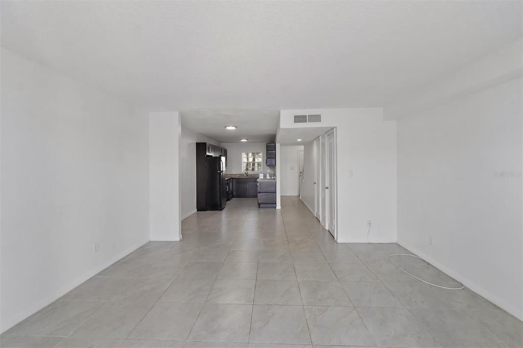 For Rent: $2,500 (2 beds, 1 baths, 1084 Square Feet)