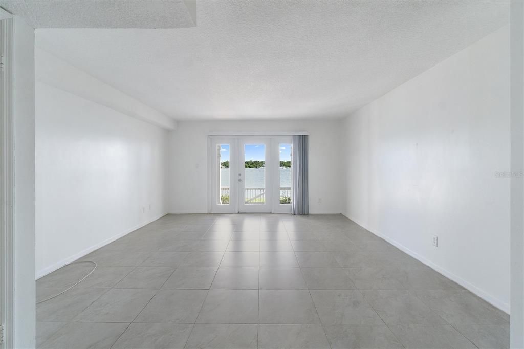 For Rent: $2,500 (2 beds, 1 baths, 1084 Square Feet)