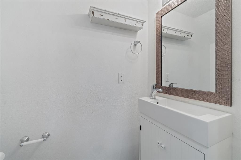 For Rent: $2,500 (2 beds, 1 baths, 1084 Square Feet)