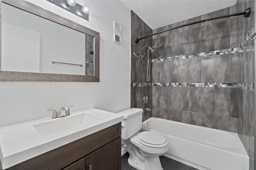 For Rent: $2,500 (2 beds, 1 baths, 1084 Square Feet)