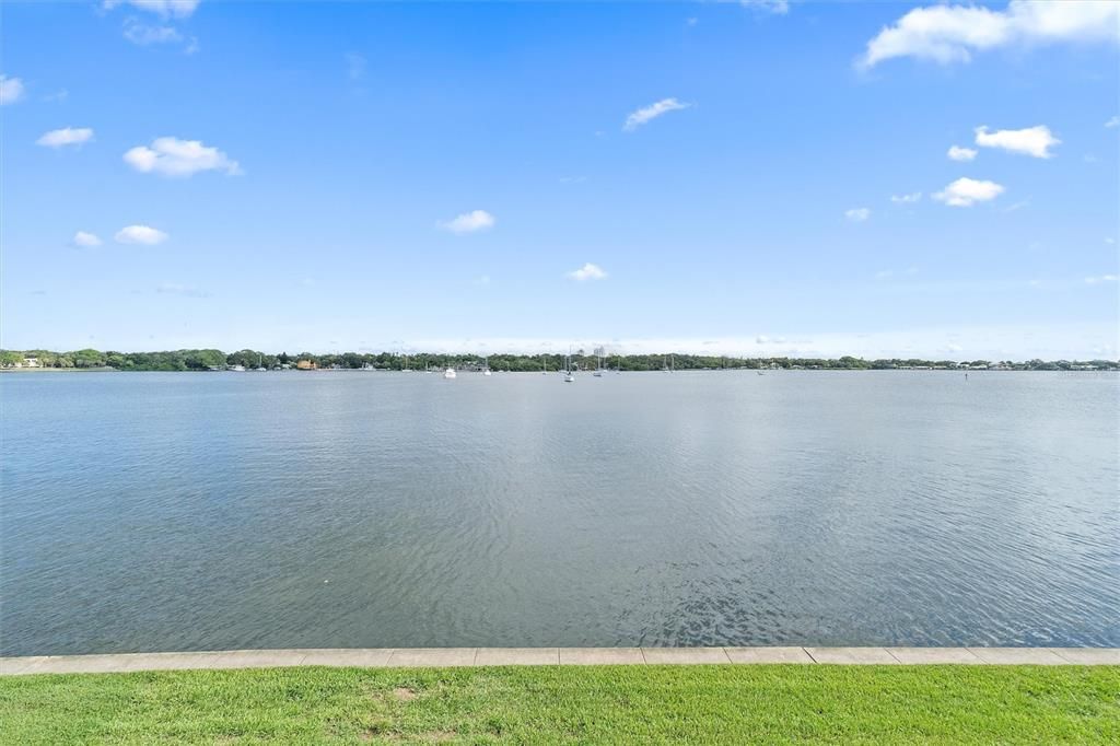 For Rent: $2,500 (2 beds, 1 baths, 1084 Square Feet)