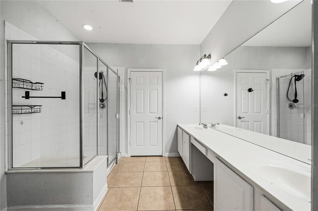 For Rent: $2,200 (3 beds, 2 baths, 1864 Square Feet)