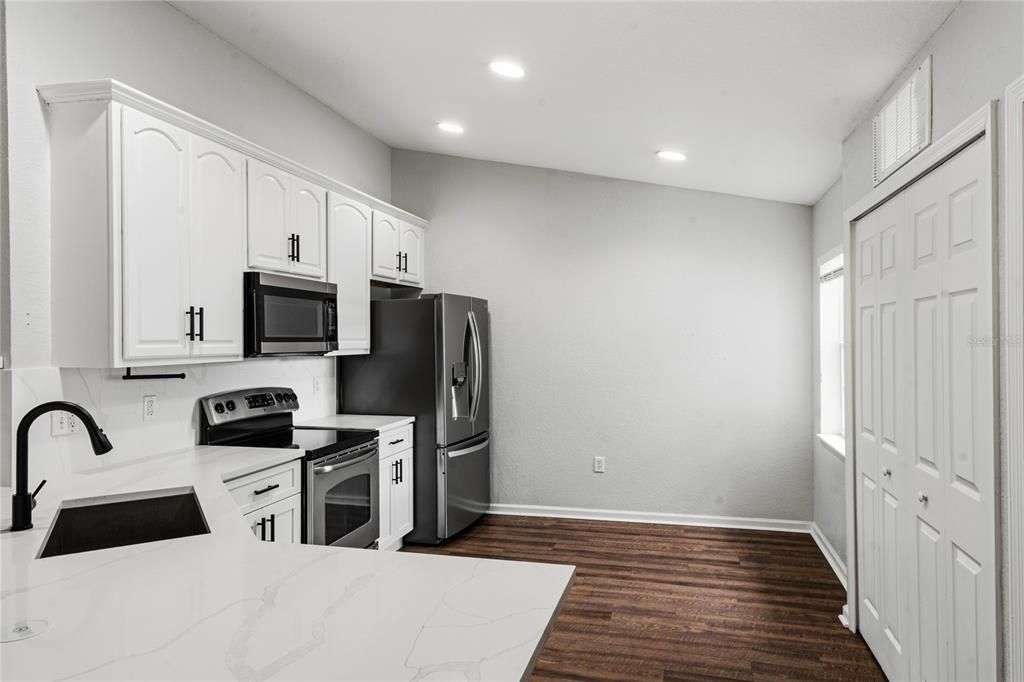 For Rent: $2,200 (3 beds, 2 baths, 1864 Square Feet)