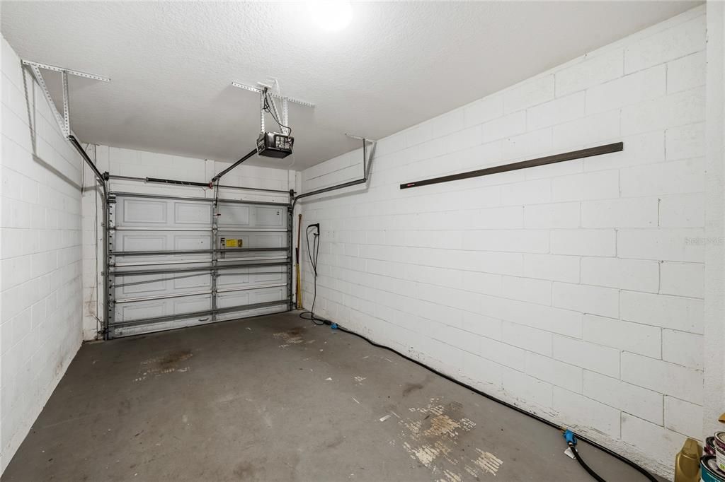 For Rent: $2,200 (3 beds, 2 baths, 1864 Square Feet)