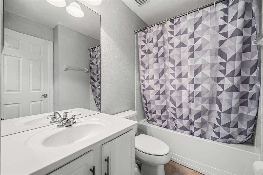 For Rent: $2,200 (3 beds, 2 baths, 1864 Square Feet)