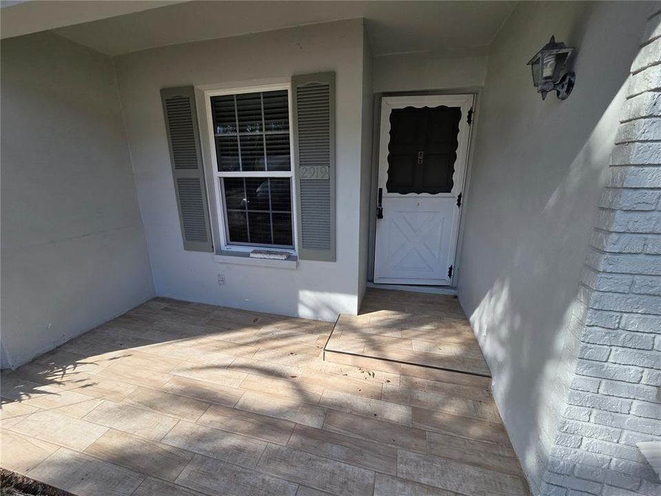 For Rent: $1,300 (2 beds, 1 baths, 888 Square Feet)