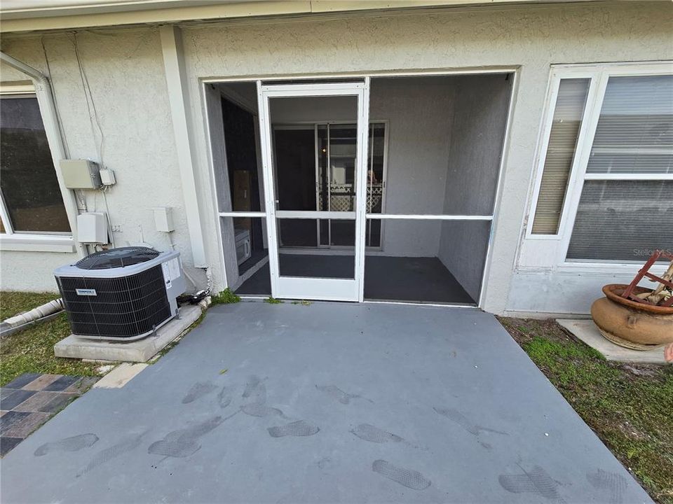 For Rent: $1,300 (2 beds, 1 baths, 888 Square Feet)