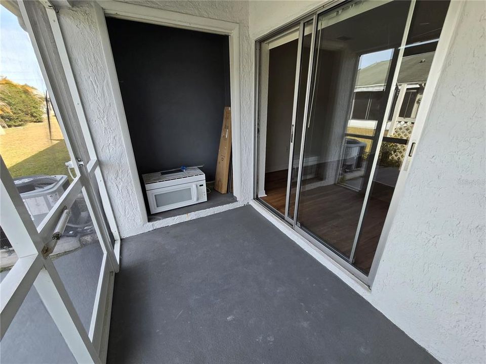 For Rent: $1,300 (2 beds, 1 baths, 888 Square Feet)