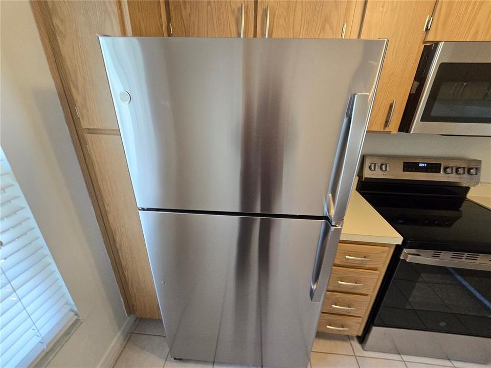 For Rent: $1,300 (2 beds, 1 baths, 888 Square Feet)