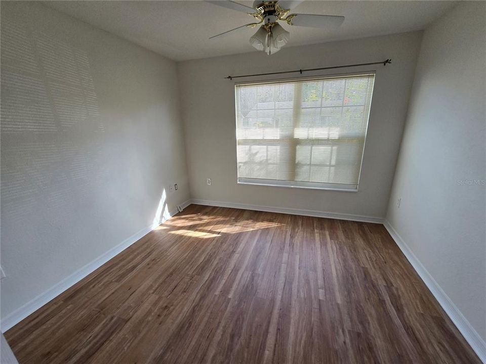 For Rent: $1,300 (2 beds, 1 baths, 888 Square Feet)
