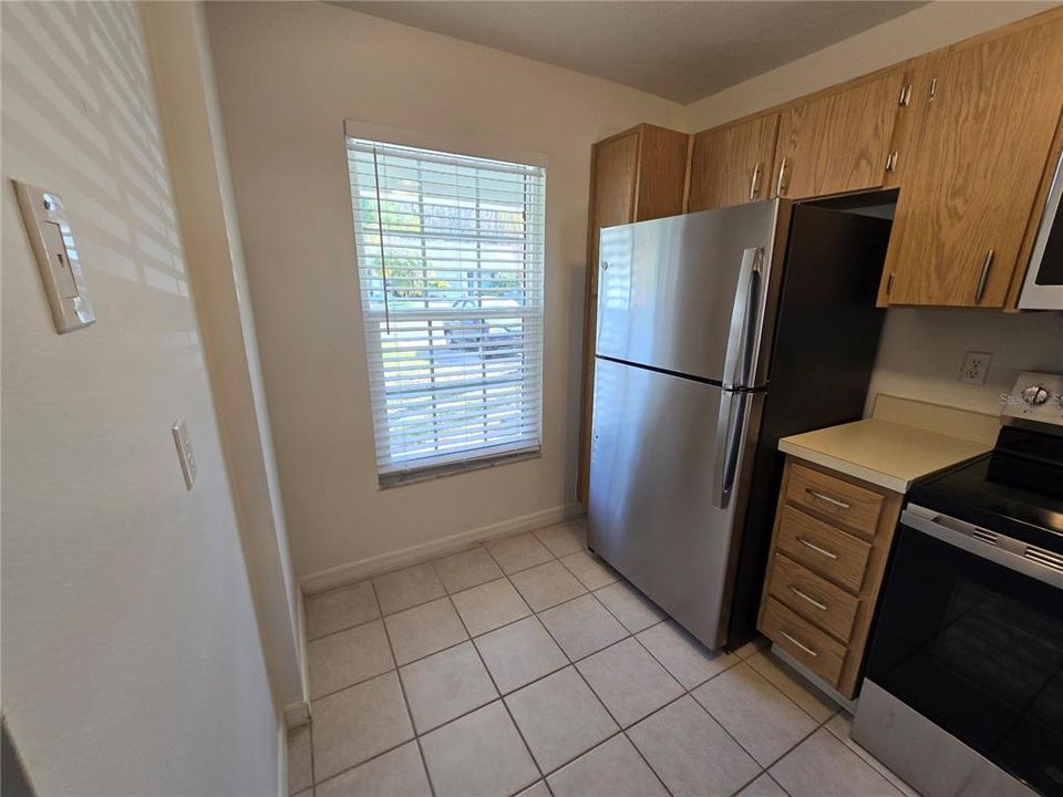 For Rent: $1,300 (2 beds, 1 baths, 888 Square Feet)