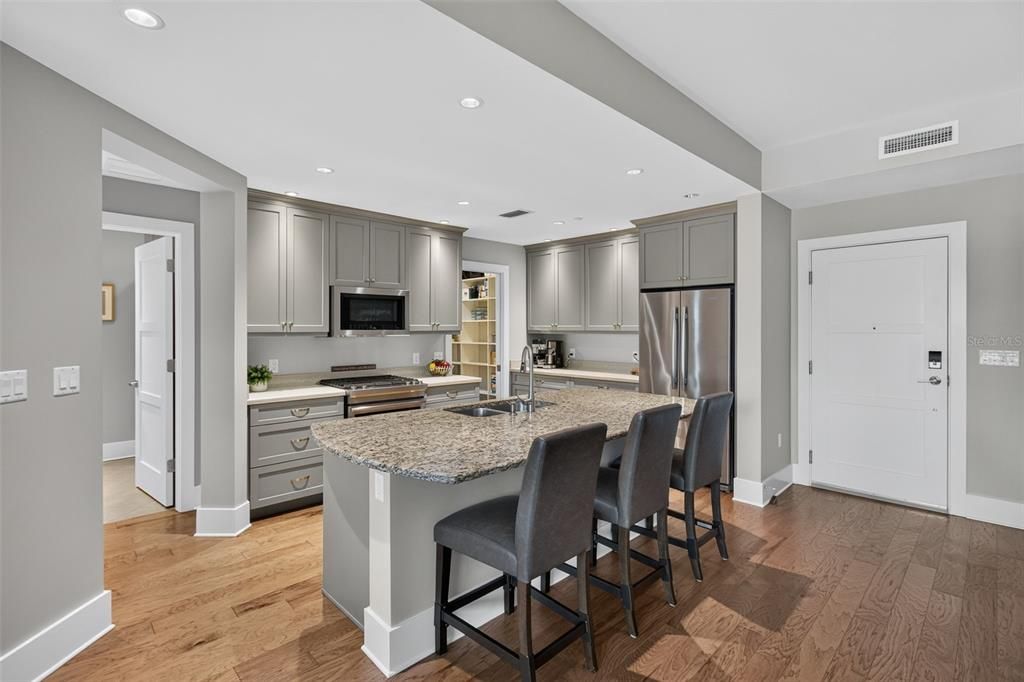 For Sale: $780,000 (2 beds, 2 baths, 1426 Square Feet)