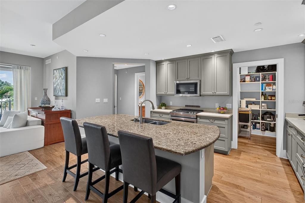 For Sale: $780,000 (2 beds, 2 baths, 1426 Square Feet)