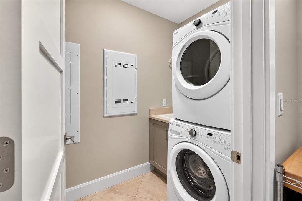 For Sale: $780,000 (2 beds, 2 baths, 1426 Square Feet)