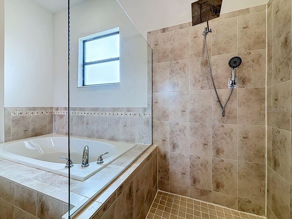 For Sale: $360,000 (4 beds, 2 baths, 2752 Square Feet)