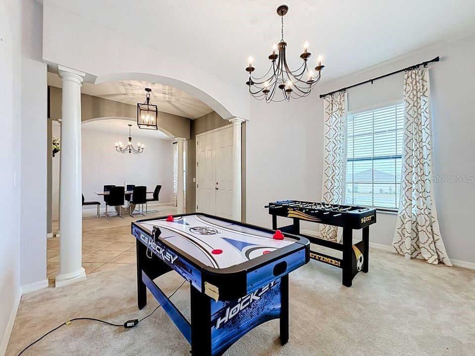 For Sale: $360,000 (4 beds, 2 baths, 2752 Square Feet)