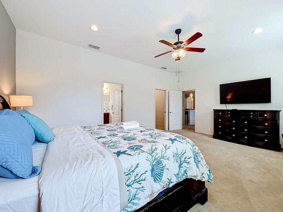 For Sale: $360,000 (4 beds, 2 baths, 2752 Square Feet)
