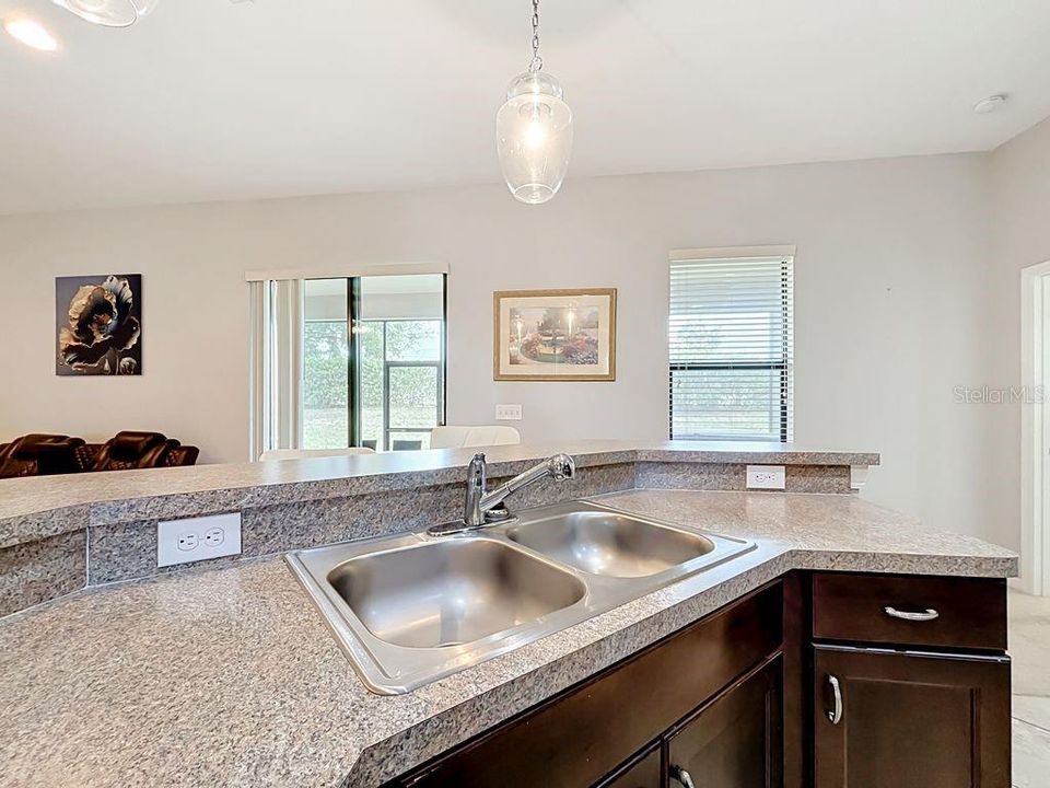 For Sale: $360,000 (4 beds, 2 baths, 2752 Square Feet)