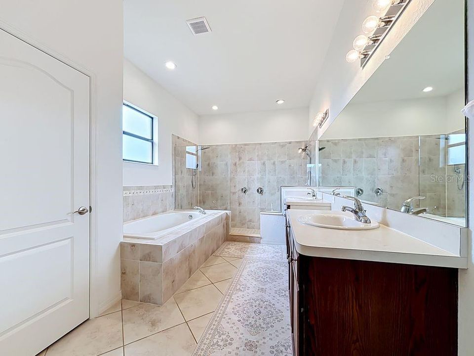 For Sale: $360,000 (4 beds, 2 baths, 2752 Square Feet)