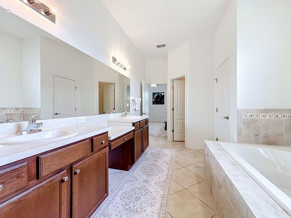 For Sale: $360,000 (4 beds, 2 baths, 2752 Square Feet)