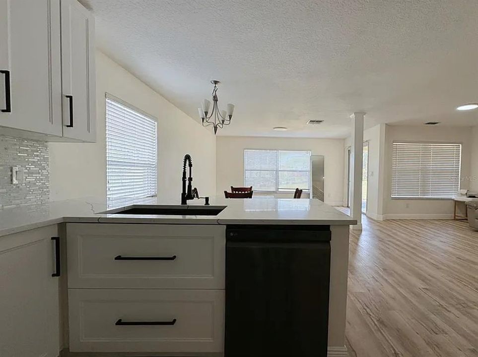 В аренду: $2,900 (3 спален, 2 ванн, 2193 Квадратных фут)