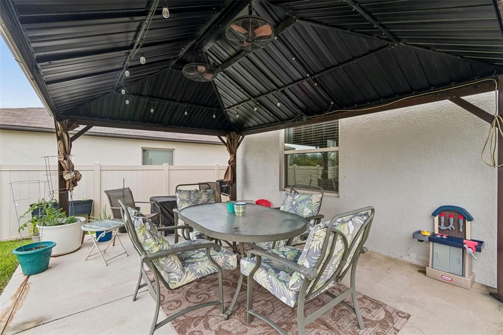 En Venta: $375,000 (4 camas, 2 baños, 1870 Pies cuadrados)