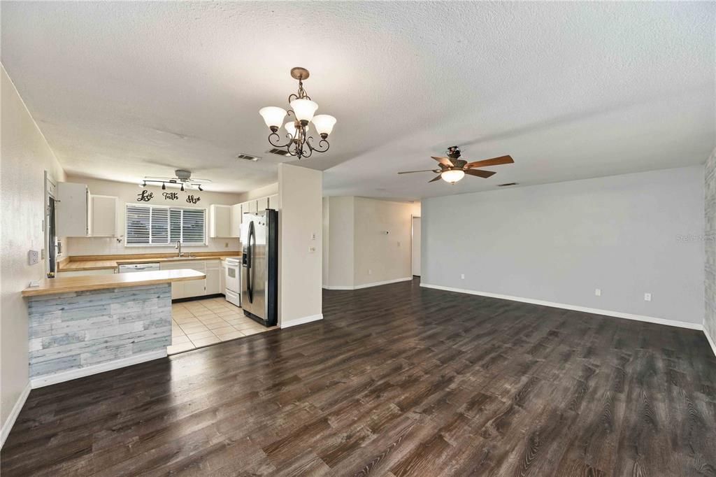 En Venta: $235,000 (3 camas, 2 baños, 1585 Pies cuadrados)