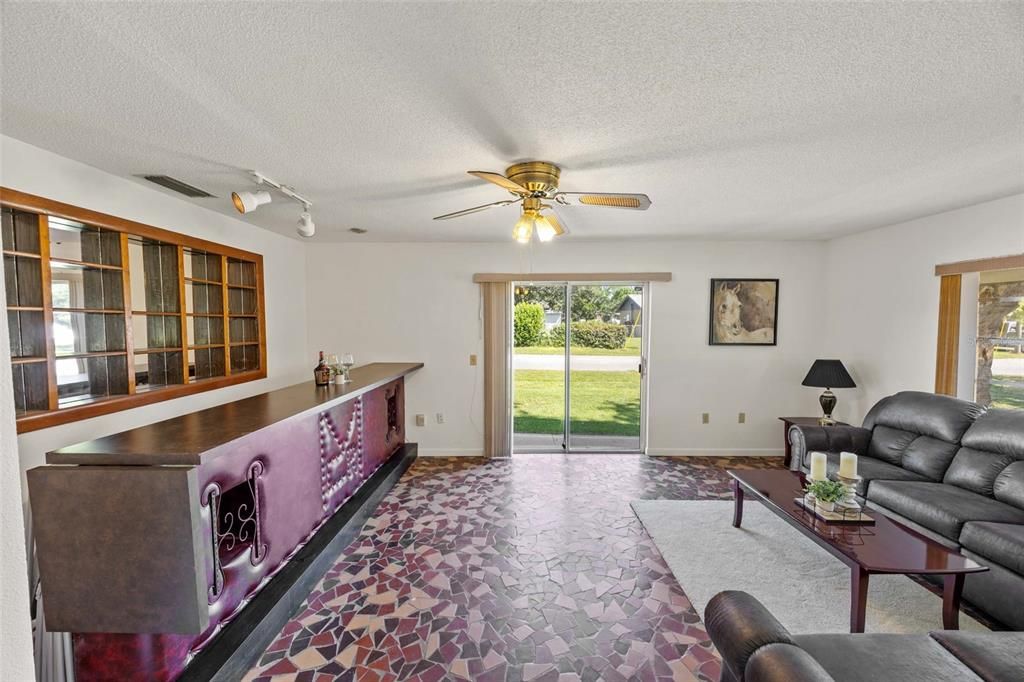 For Sale: $220,000 (3 beds, 2 baths, 1624 Square Feet)
